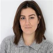Graduada de historia y con amplios conocimentos sobre historia del arte. Dominio del catalán, inglés y francés. Muchas ganas de enseñar y divertir haciendo mi trabajo